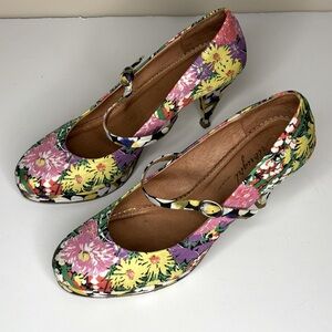 Anthropologie‎ Floriculture Mary Jane women's heels, size 8.5 medium.
